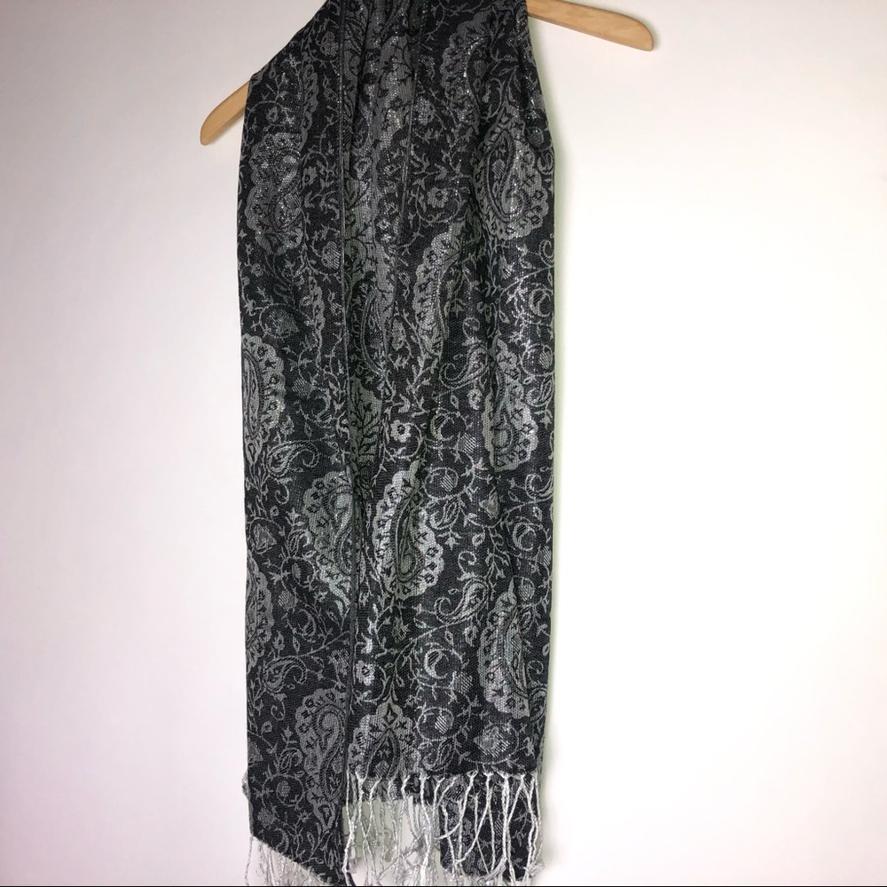 Scarf Black Silver Paisley w/Tassels‎